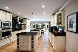 218 Robin Dr, Sarasota, FL 34236 - Photo 15