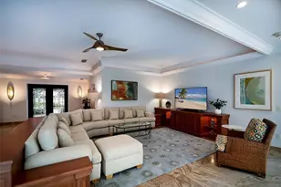 218 Robin Dr, Sarasota, FL 34236 - Photo 9