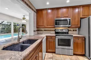 4867 Huntleigh Dr, Sarasota, FL 34233 - Photo 15