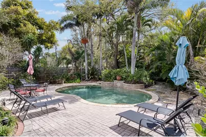 239 Sovrano Road, Venice, FL 34285 - Photo 9