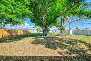 430 Sunnyside Dr, Venice, FL 34293 - Photo 13