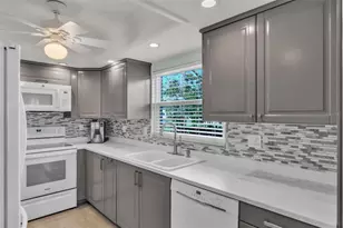 600 Manatee Ave, Holmes Beach, FL 34217 - Photo 5