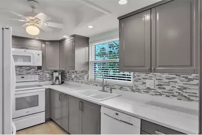 600 Manatee Avenue #145, Holmes Beach, FL 34217 - Photo 5