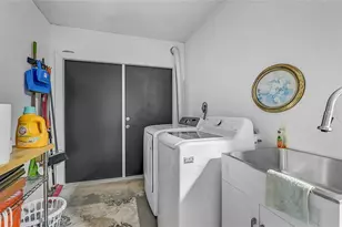 7128 W Country Club Dr N, Sarasota, FL 34243 - Photo 25