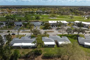 7128 W Country Club Dr N, Sarasota, FL 34243 - Photo 35