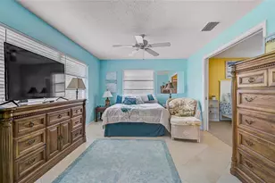 7128 W Country Club Dr N, Sarasota, FL 34243 - Photo 19