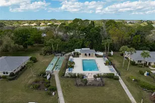 7128 W Country Club Dr N, Sarasota, FL 34243 - Photo 43