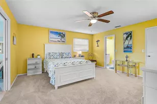 7128 W Country Club Dr N, Sarasota, FL 34243 - Photo 15