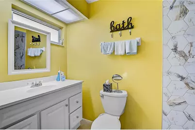 7128 W Country Club Drive N, Sarasota, FL 34243 - Photo 17