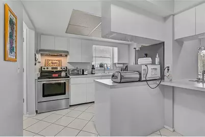 7128 W Country Club Drive N, Sarasota, FL 34243 - Photo 7