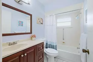 4140 Oakhurst Cir W, Sarasota, FL 34233 - Photo 23