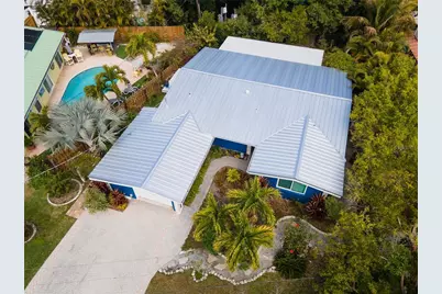 504 58th Street, Holmes Beach, FL 34217 - Photo 3