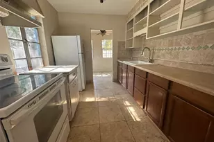 1037 40th St, Sarasota, FL 34234 - Photo 5