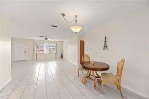 181 Sandhurst Dr, Venice, FL 34293 - Photo 9