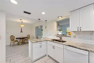 181 Sandhurst Dr, Venice, FL 34293 - Photo 15