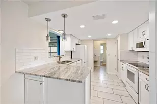 181 Sandhurst Dr, Venice, FL 34293 - Photo 11