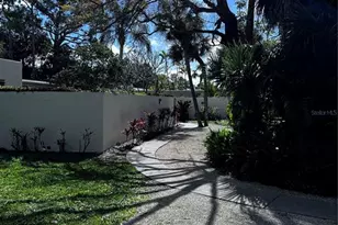 533 Lakeside Dr, Bradenton, FL 34210 - Photo 3