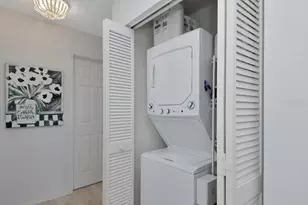 946 Sandpiper Cir, Bradenton, FL 34209 - Photo 25