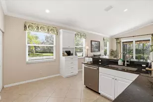 4246 65th Pl E, Sarasota, FL 34243 - Photo 9