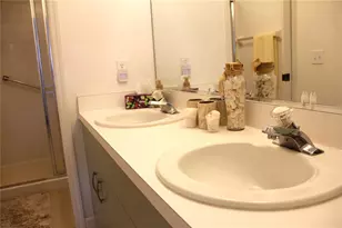204 Silver Lake Dr, Venice, FL 34292 - Photo 25