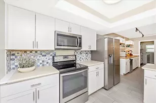 2920 Captiva Dr, Sarasota, FL 34231 - Photo 27