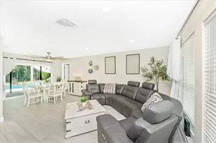 2920 Captiva Dr, Sarasota, FL 34231 - Photo 9