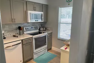 7294 Cloister Dr, Sarasota, FL 34231 - Photo 5