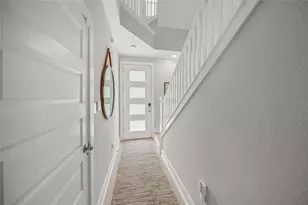 459 Wingfield Dr, Sarasota, FL 34237 - Photo 97