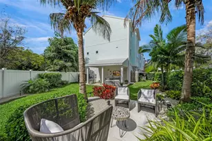 459 Wingfield Dr, Sarasota, FL 34237 - Photo 9