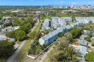 459 Wingfield Dr, Sarasota, FL 34237 - Photo 3