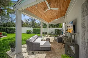 459 Wingfield Dr, Sarasota, FL 34237 - Photo 7