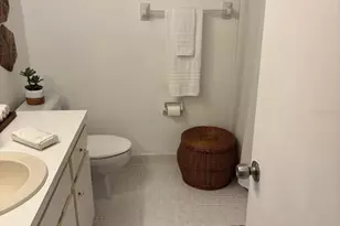 5689 Gardens Dr, Sarasota, FL 34243 - Photo 13