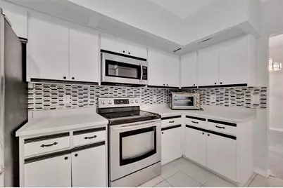 6864 Corral Court, Sarasota, FL 34243 - Photo 17