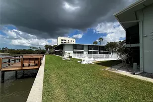 2566 Gary Cir, Dunedin, FL 34698 - Photo 17