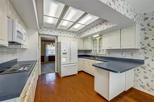 1303 Brantwood Dr, Valrico, FL 33594 - Photo 11