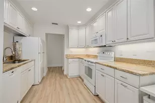 3210 Golden Eagle Ln, Sarasota, FL 34231 - Photo 15