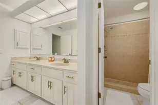 3210 Golden Eagle Ln, Sarasota, FL 34231 - Photo 23