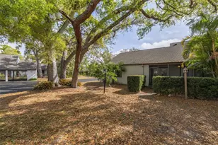 3210 Golden Eagle Ln, Sarasota, FL 34231 - Photo 7