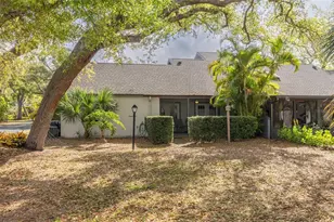 3210 Golden Eagle Ln, Sarasota, FL 34231 - Photo 5