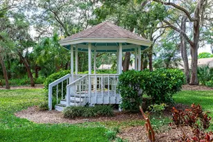 4266 Oakhurst Cir E, Sarasota, FL 34233 - Photo 19