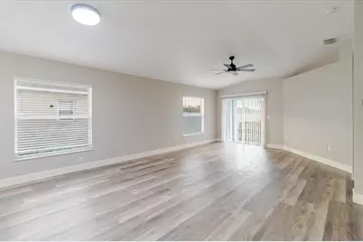 7861 Carriage Pointe Drive, Gibsonton, FL 33534 - Photo 11