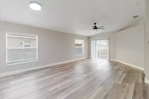 7861 Carriage Pointe Dr, Gibsonton, FL 33534 - Photo 11