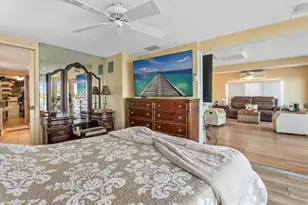 33 N Starboard Dr, Venice, FL 34285 - Photo 23