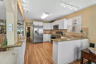 33 N Starboard Dr, Venice, FL 34285 - Photo 17