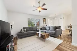 8425 Cypress Lake Cir, Sarasota, FL 34243 - Photo 9