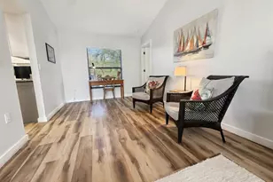 8425 Cypress Lake Cir, Sarasota, FL 34243 - Photo 11