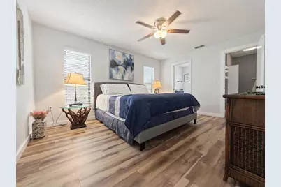 8425 Cypress Lake Circle, Sarasota, FL 34243 - Photo 13