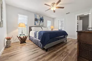 8425 Cypress Lake Cir, Sarasota, FL 34243 - Photo 13