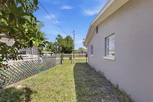 3727 Dover Dr, Sarasota, FL 34235 - Photo 43