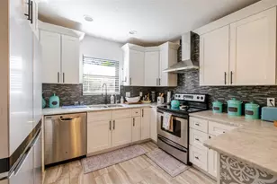 4925 Remington Dr, Sarasota, FL 34234 - Photo 19